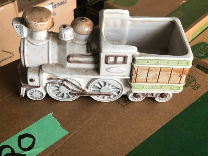 BOX LOT COLLECTIBLES - LOOK AT ALL PICTURES &amp DESCRIPTION FOR WHAT IS INSIDE THIS BOX