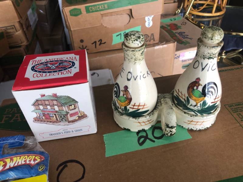 BOX LOT COLLECTIBLES - LOOK AT ALL PICTURES &amp DESCRIPTION FOR WHAT IS INSIDE THIS BOX