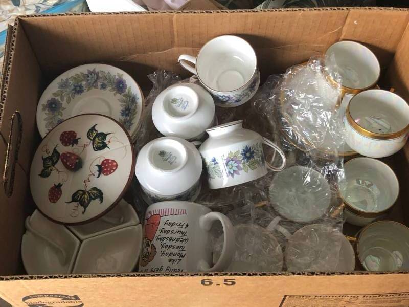 BOX LOT COLLECTIBLES - LOOK AT ALL PICTURES &amp DESCRIPTION FOR WHAT IS INSIDE THIS BOX