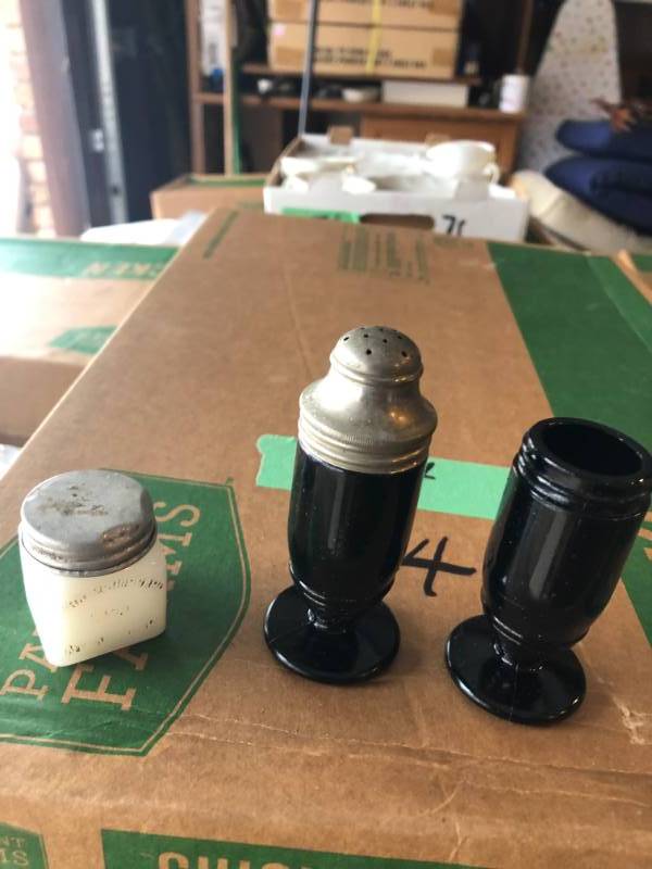 BOX LOT COLLECTIBLES - LOOK AT ALL PICTURES &amp DESCRIPTION FOR WHAT IS INSIDE THIS BOX