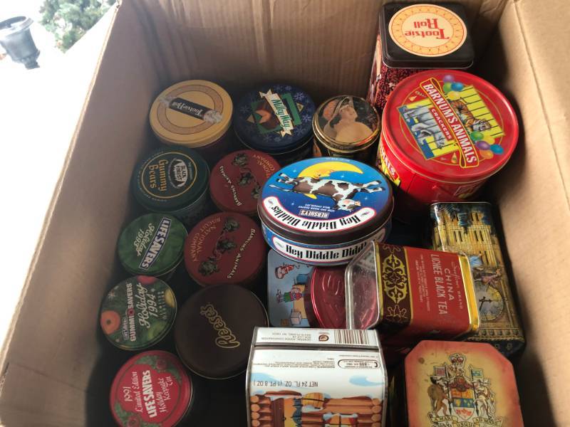 BOX LOT COLLECTIBLES - LOOK AT ALL PICTURES &amp DESCRIPTION FOR WHAT IS INSIDE THIS BOX