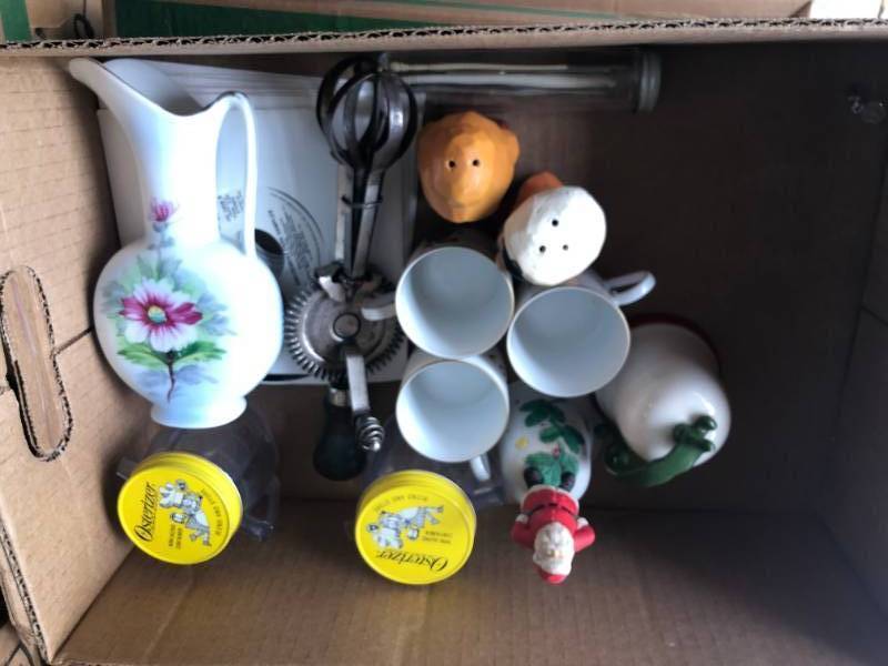 BOX LOT COLLECTIBLES - LOOK AT ALL PICTURES &amp DESCRIPTION FOR WHAT IS INSIDE THIS BOX