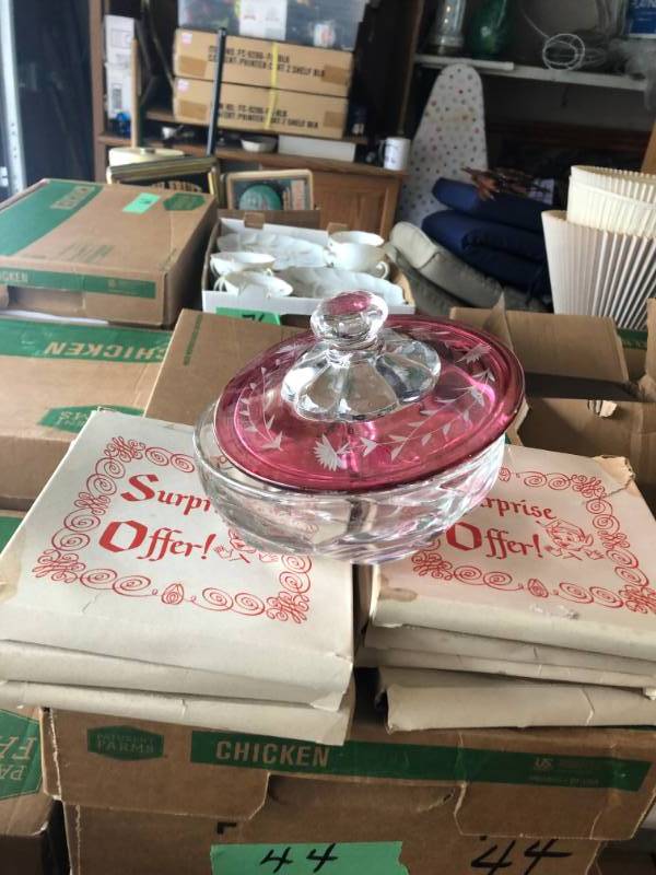 BOX LOT COLLECTIBLES - LOOK AT ALL PICTURES &amp DESCRIPTION FOR WHAT IS INSIDE THIS BOX