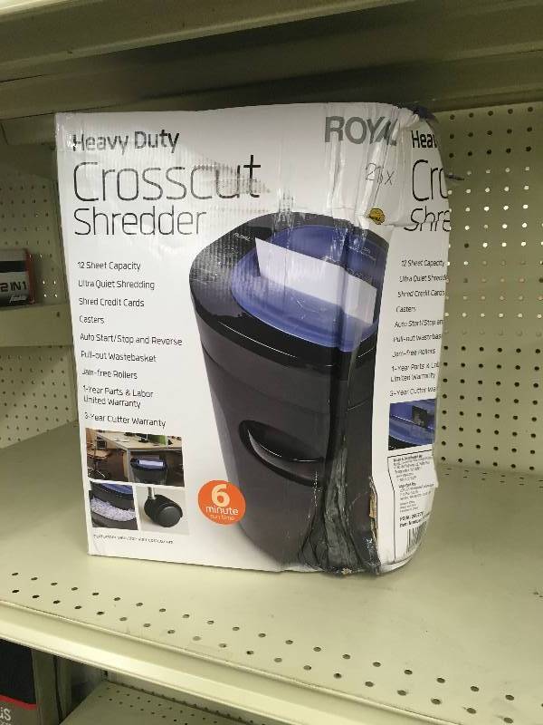 lot 220 image: Royal Shredder 1216MX,Retail $49.99