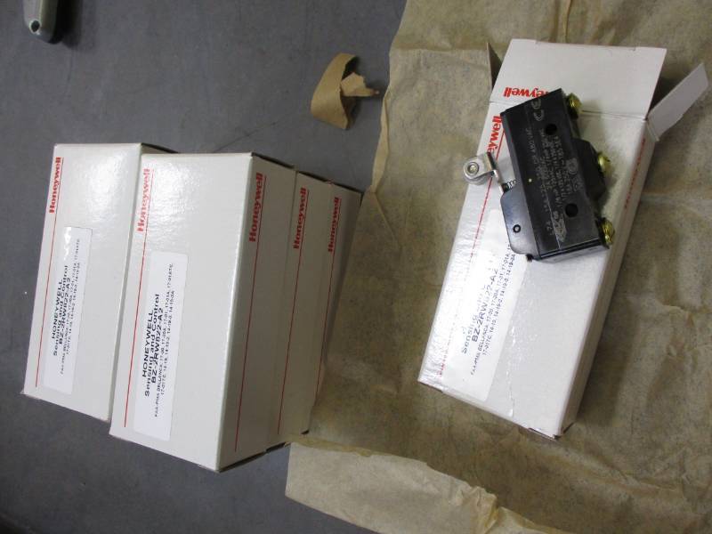 lot 4 image: Honeywell Switches