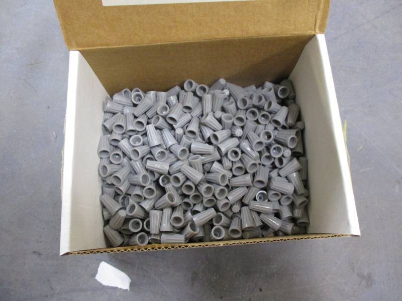 lot 13 image: 22 - 16 AWG Gray Wire-Nut
