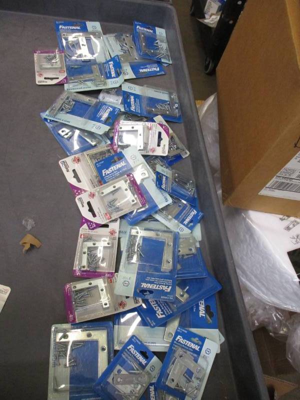 lot 20 image: Assorted braces