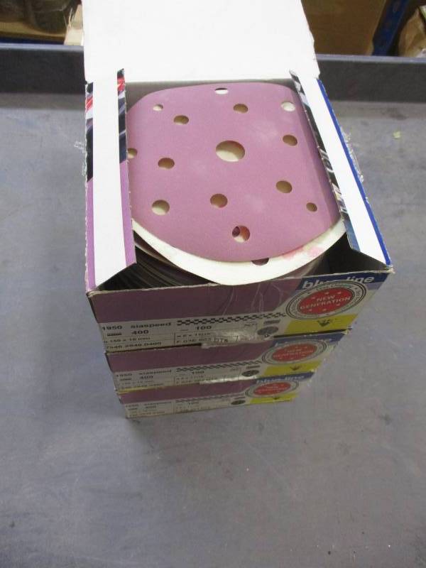 lot 23 image: Hook n Loop Paper Disc, Paper Backing, Aluminum Oxide 400 Grit, 6 Diameter