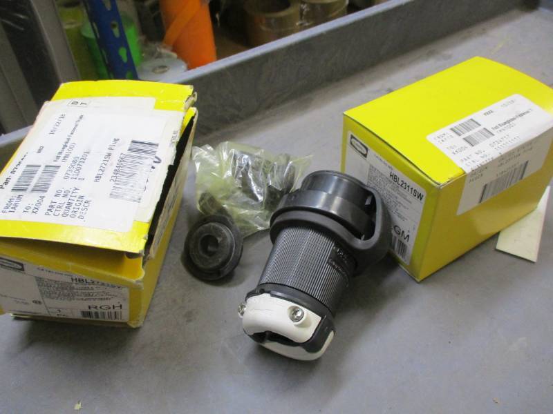 lot 43 image: 20A 125V 2P 3W NEMA L5-20 Black  White TWIST-LOCK Locking Blade Watertight - Shroud Plug