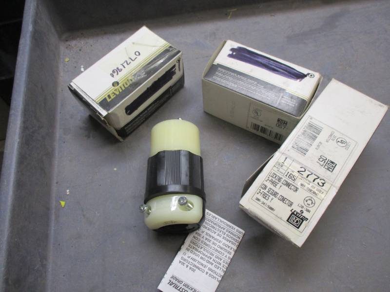 lot 44 image: 30A 347  600V AC - 3 Phase Y 4P 4W L20-30 Black  White Locking Connector