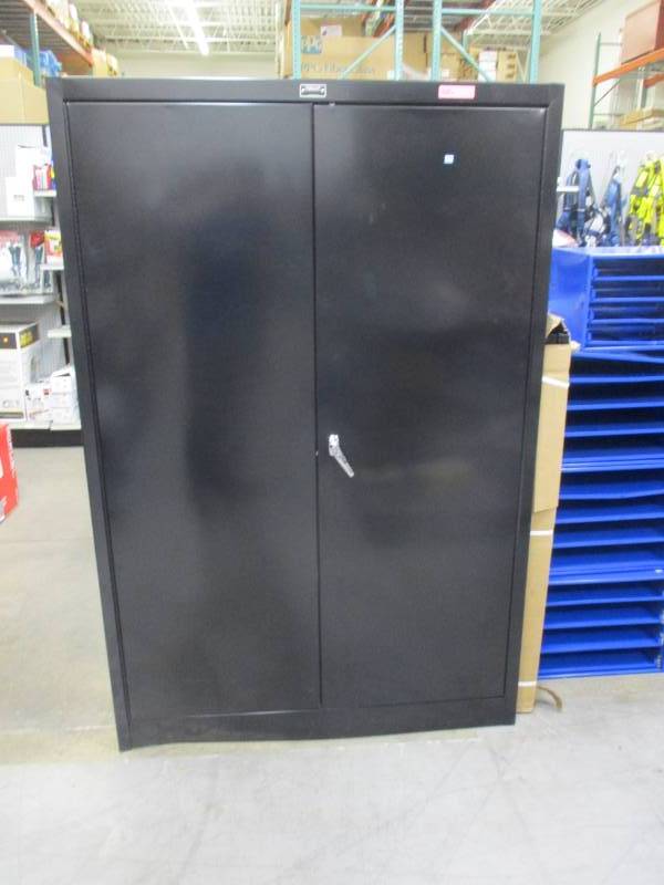 lot 48 image: Hallowell Cabinet