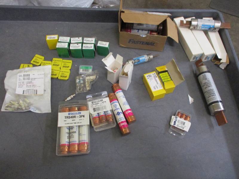 lot 50 image: Blade Fuses and Time Delay Fuses
