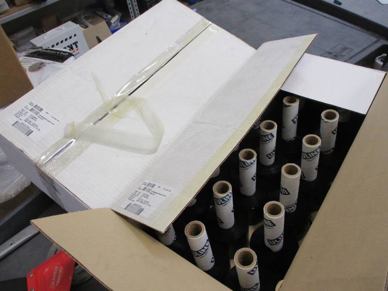 lot 58 image: 3 x 1000 80ga Blue Stretch Film wDispenser