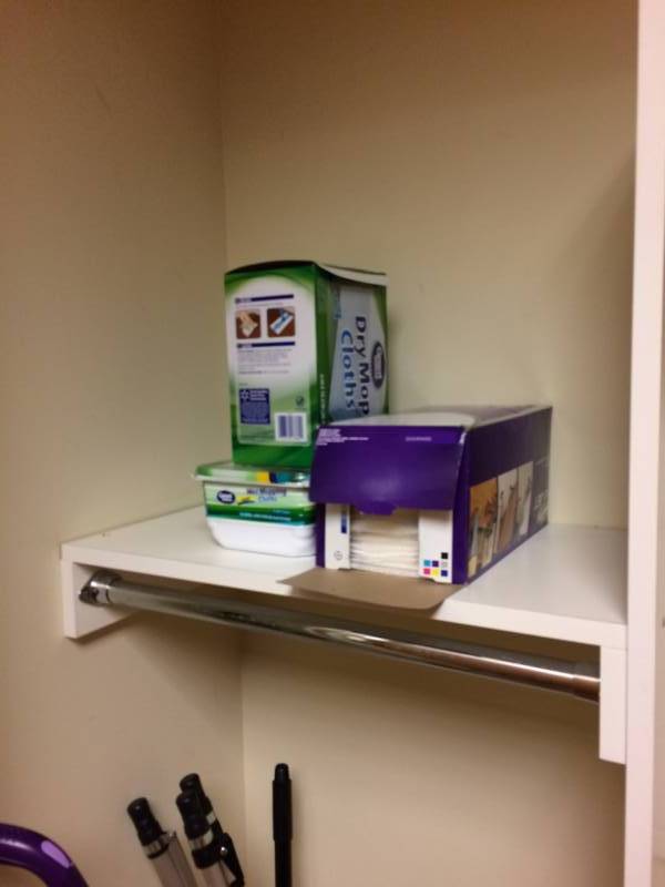 lot 10 image: Miscellaneous Cleaning Supplies