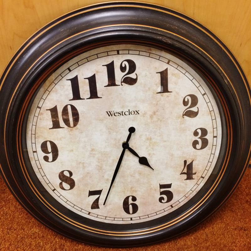 lot 14 image: 2 Foot Large Decorative Wall Clock - Excellent Working Condition