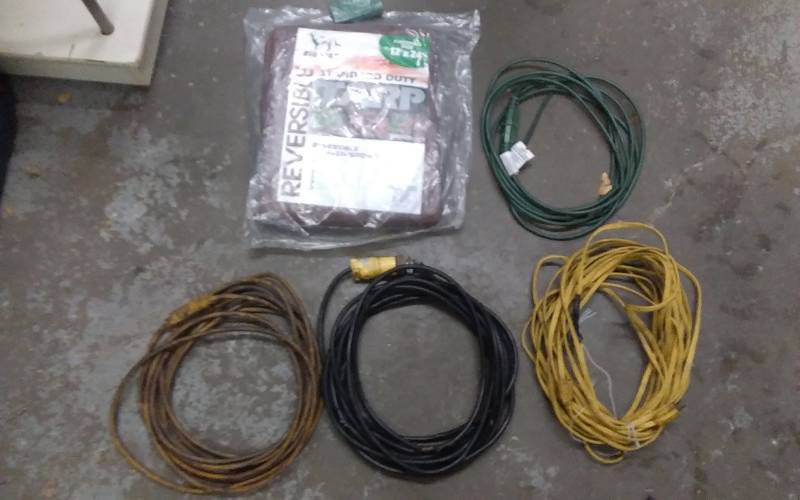 lot 3 image: 4-Extension Cords & 1-NEW 12x24 Tarp
