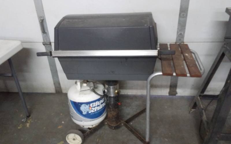 lot 10 image: Kenmore Twin Propane BBQ Grill & Tank
