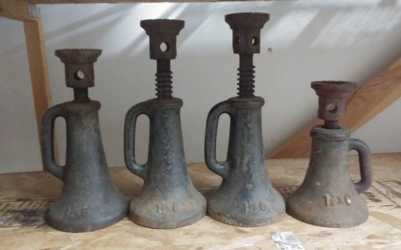 lot 16 image: 4-Screw Jacks (Heavy Duty)