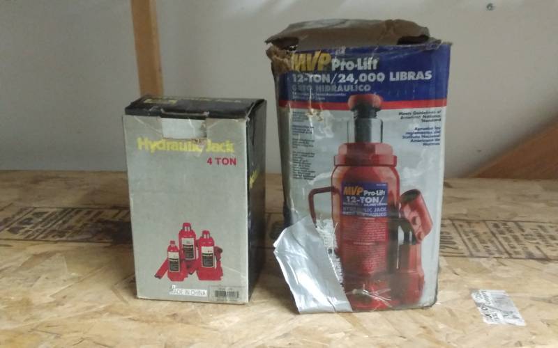 lot 17 image: 12 Ton & 4 Ton Hydraulic Bottle Jacks