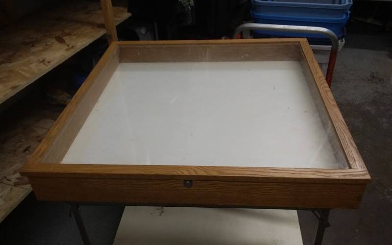 lot 31 image: Oak Display Case 36x36x5