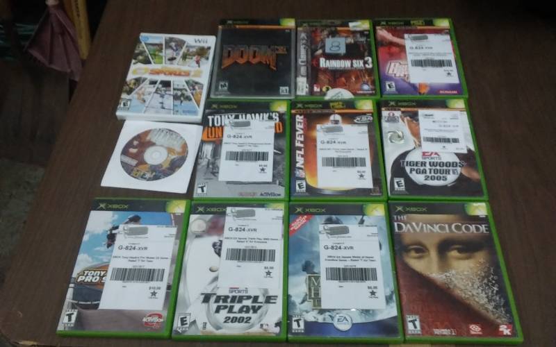 lot 33 image: 10-XBox Games, 1-Wii Game, 1-PC Game