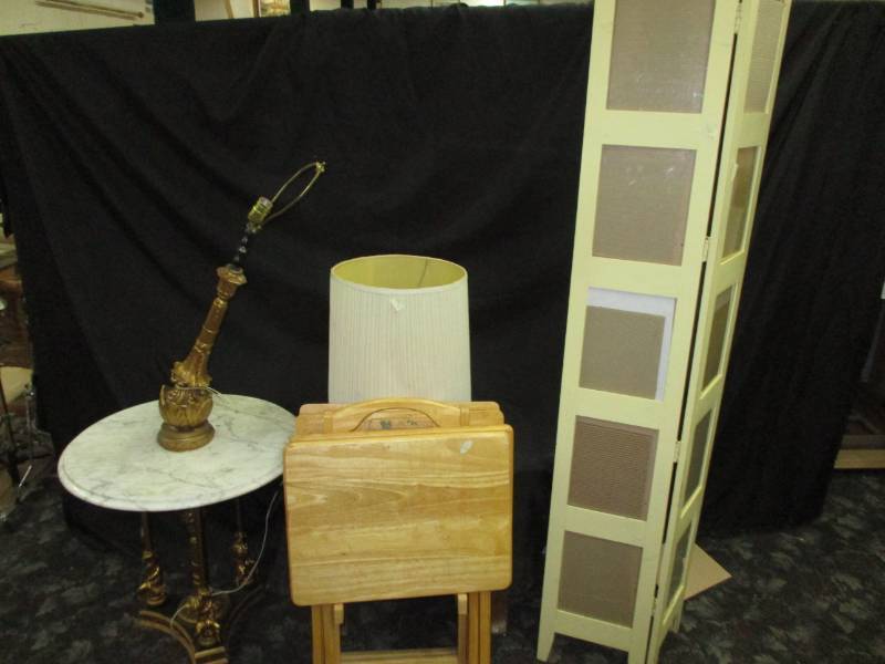 lot 9 image: Picture devider, needs a littkle work, lamp top broken but base with cherubs is neat and tv trays