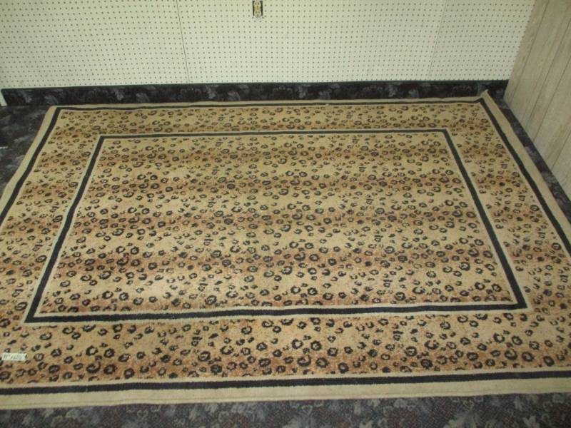 lot 15 image: Leapard print rug