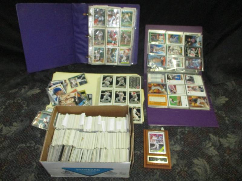 lot 31 image: Collection of old baaseball cards