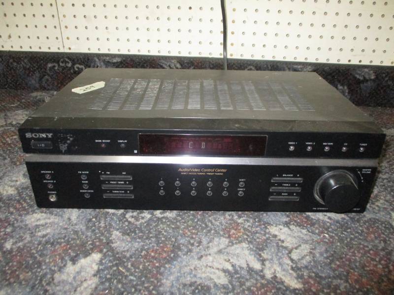lot 33 image: Sony FMFM reciever