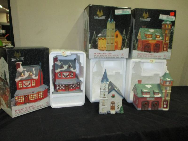 lot 43 image: 3 Dickenson Village Houses