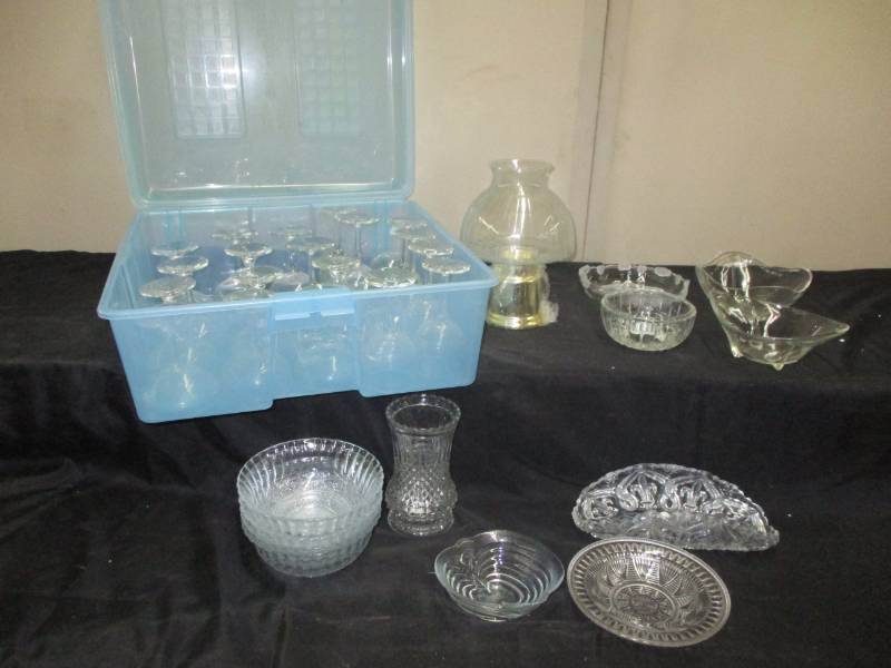 lot 47 image: Various Glassware