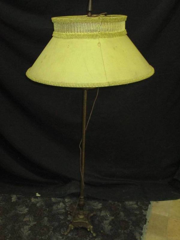 lot 55 image: Antique Lamp