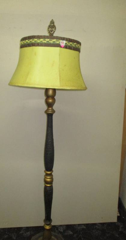 lot 59 image: Antique Lamp