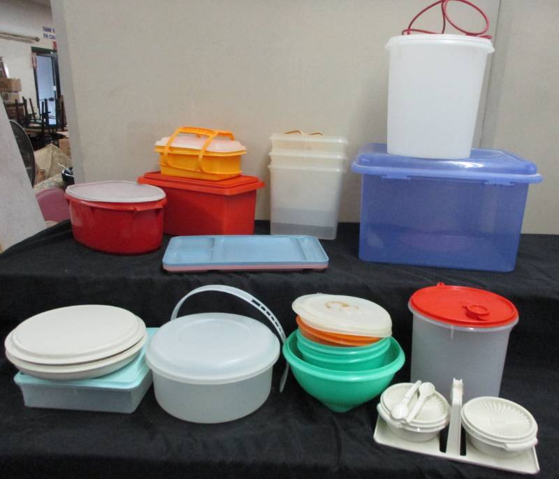 lot 65 image: Tupperware