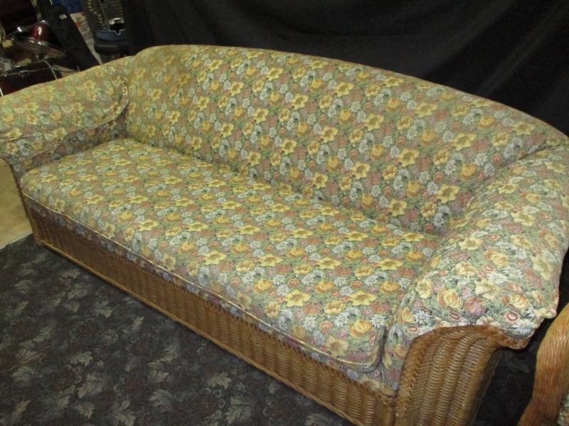 lot 75 image: Wicker Couch