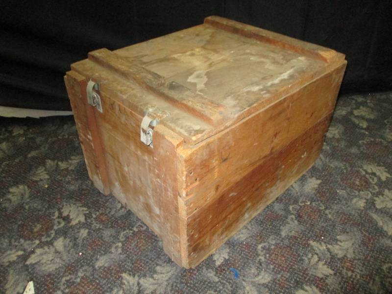 lot 81 image: Wood box