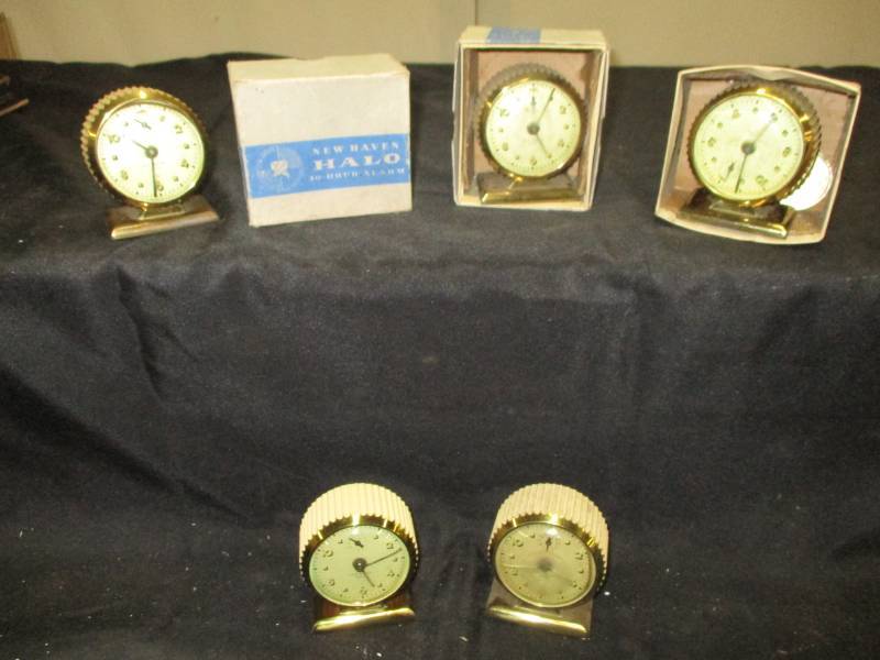 lot 88 image: Genuine Leather Travel Clocks
