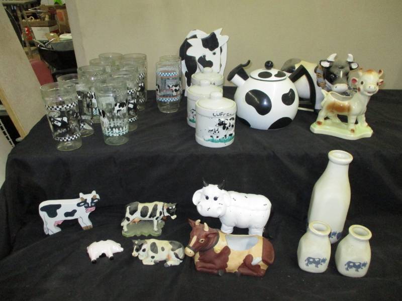 lot 93 image: Collection of Cow Dcor