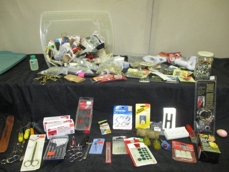 lot 100 image: Lots of Hardware