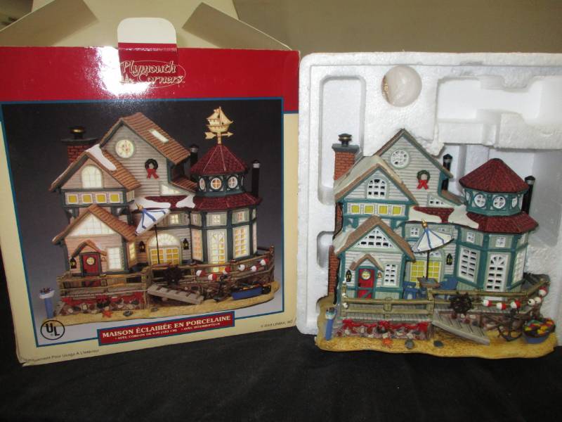 lot 105 image: Lemax Christmas House
