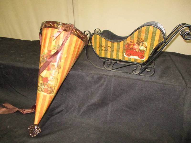 lot 106 image: Antique Decoratilon