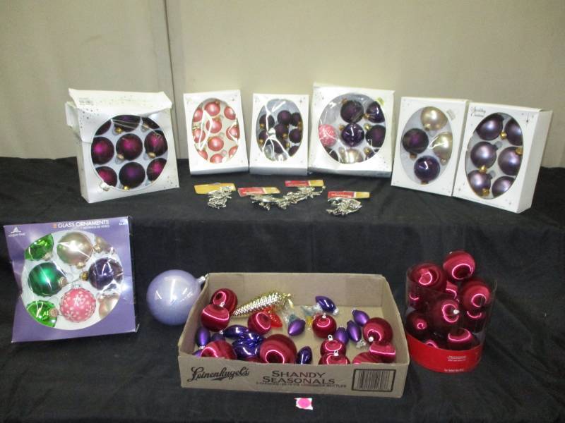 lot 108 image: Tree ornaments