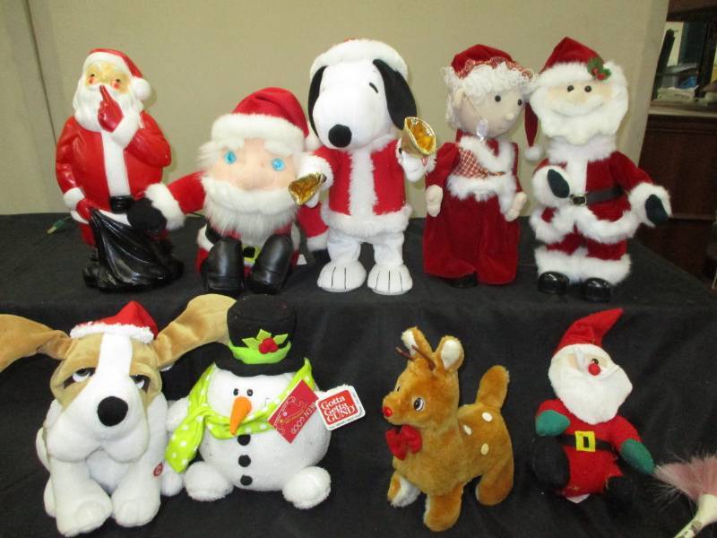 lot 111 image: Christmas battery Operated Singing and dancing figurines and animas