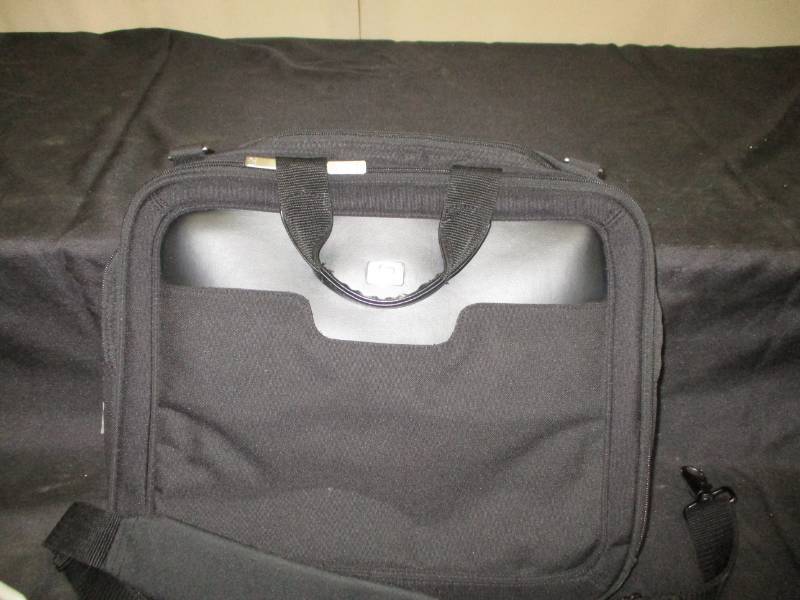 lot 122 image: hp Computer Bag