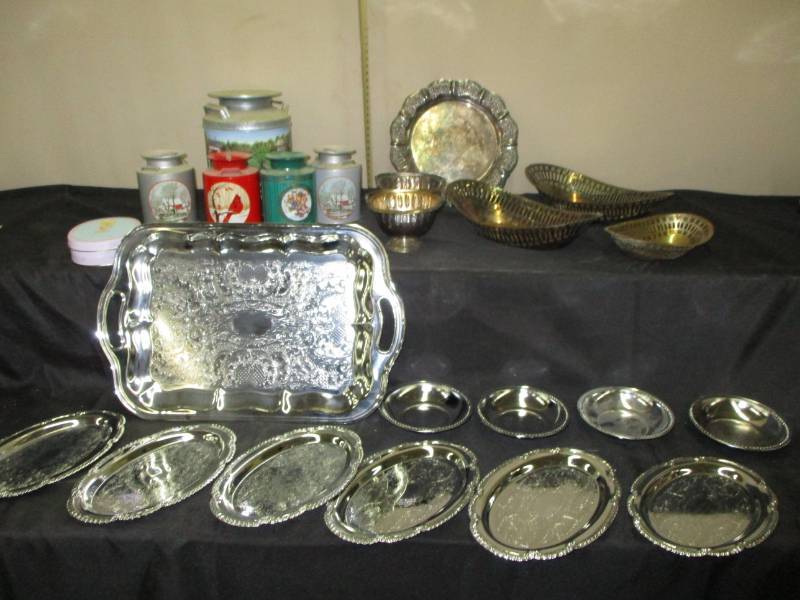 lot 147 image: Trays and Brass