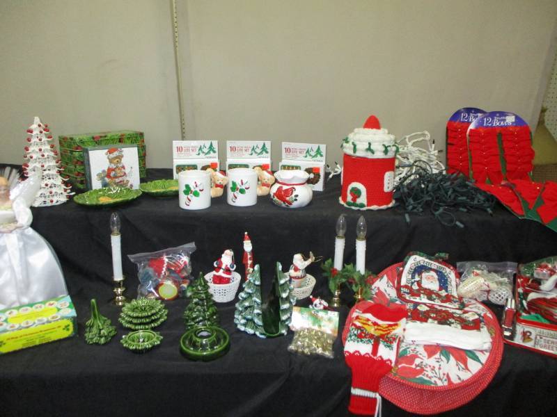 lot 158 image: Christmas Goodies