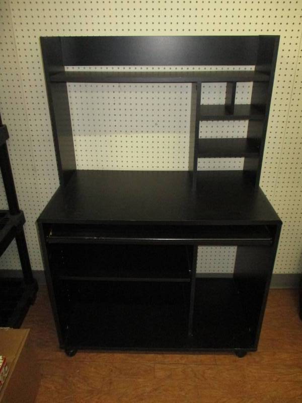 lot 162 image: Desk