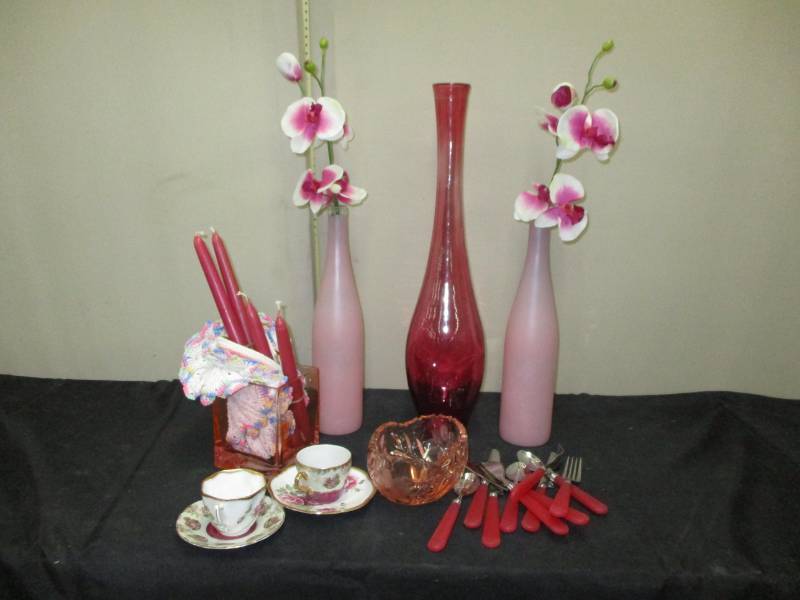 lot 167 image: Pink Decorations