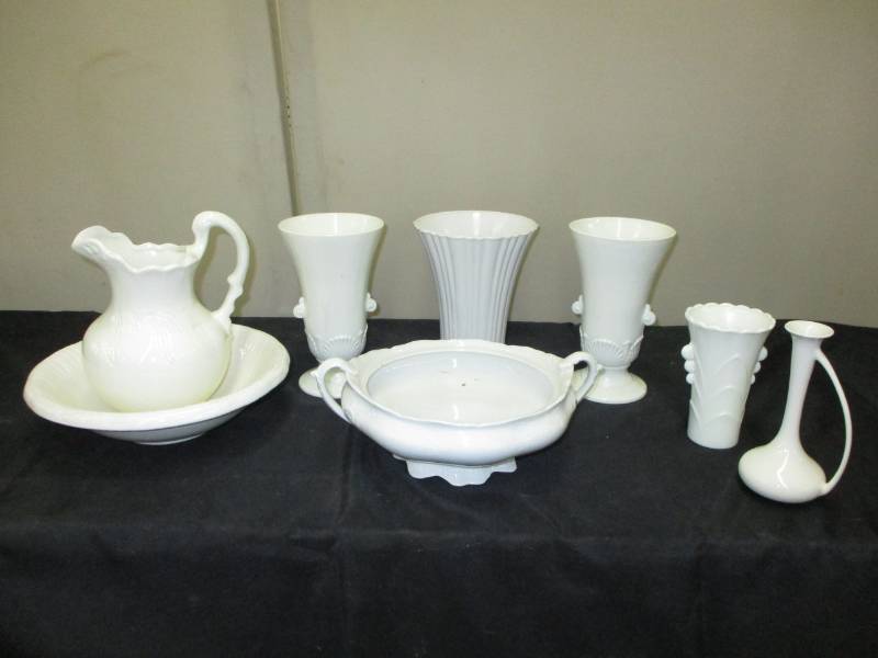lot 171 image: Antique Beautiful vases