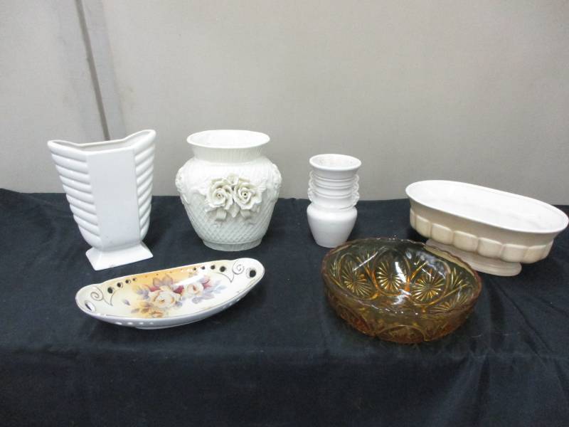lot 172 image: Various Vases, and dcor